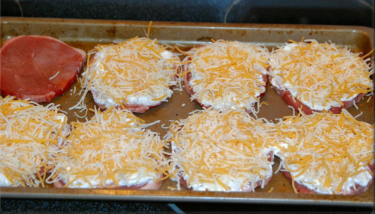 Thin Pork Chops In Oven
 Cheesy Pork Chops