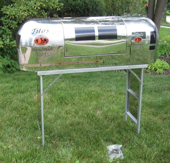 Tito'S Vodka Drinks
 Rare TITO S VODKA SILVER AIRSTREAM Portable GRILL Unique