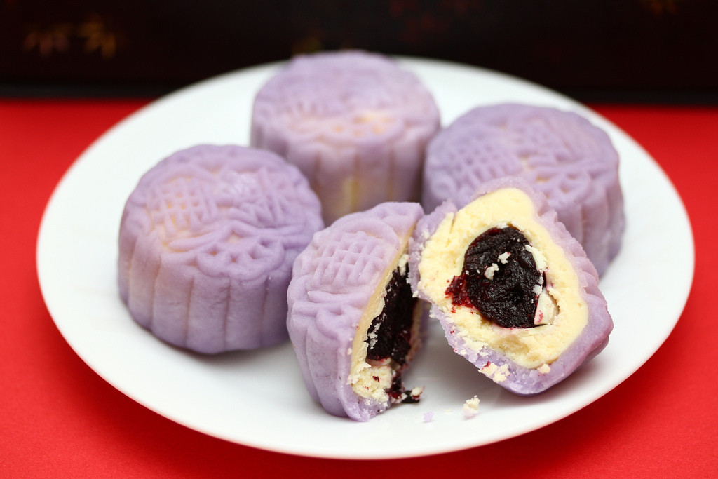 Traditional Chinese Desserts
 7 Non Traditional Mooncakes That Are Out This World
