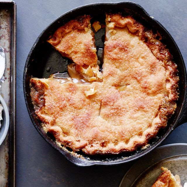 Trisha Yearwood Skillet Apple Pie
 Skillet Apple Pie with Cinnamon Whipped Cream レシピ