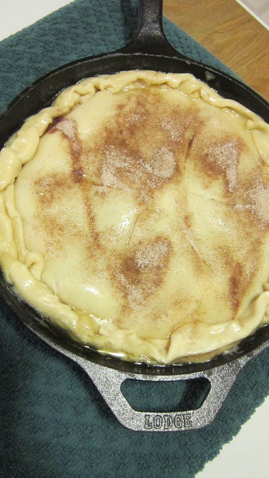 Trisha Yearwood Skillet Apple Pie
 gold country girls Skillet Apple Pie From Trisha s