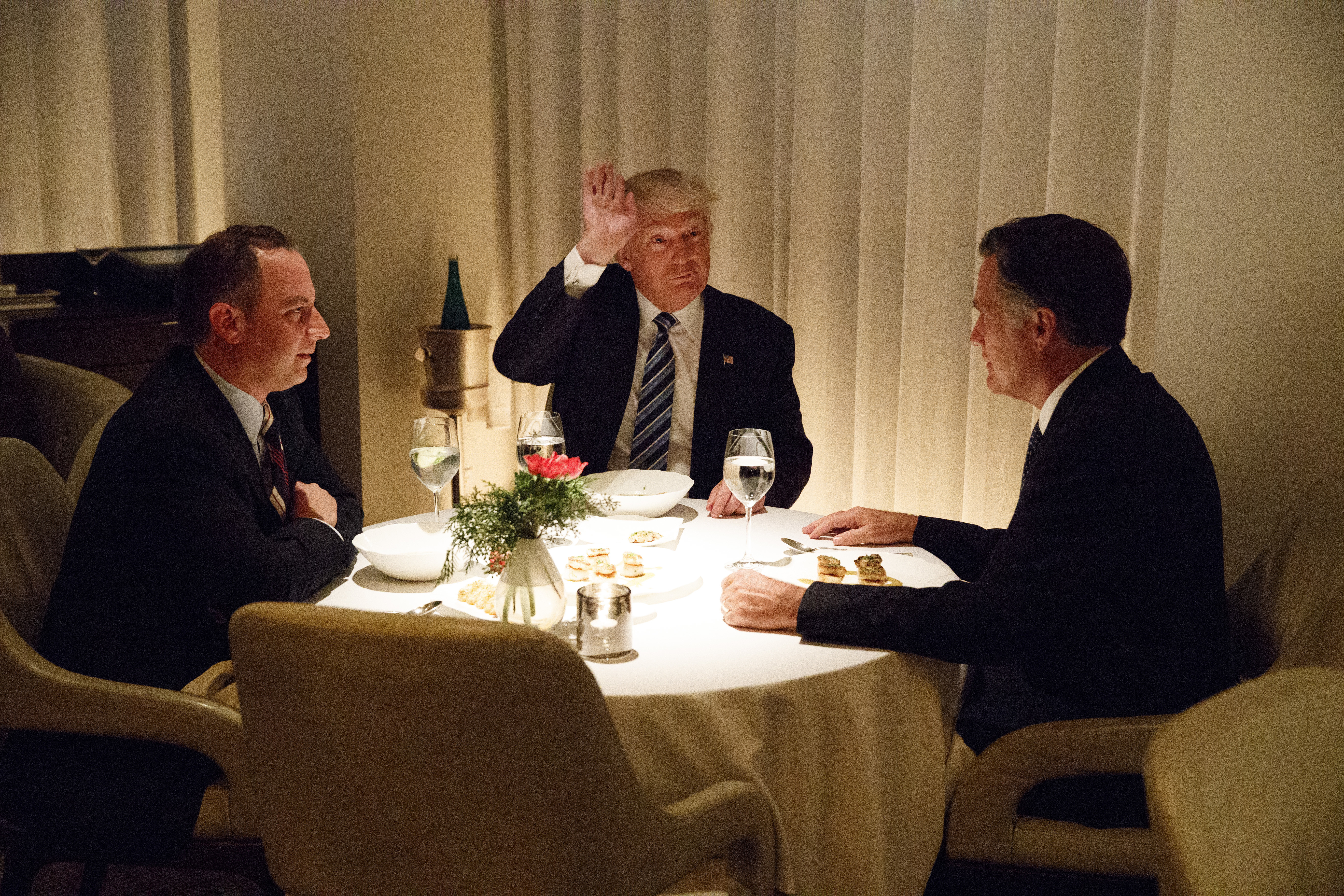 Trump Romney Dinner
 Newt Gingrich Mike Huckabee mock Mitt Romney for "eating