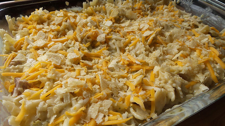 Tuna Noodle Casserole With Potato Chips
 tuna noodle casserole with potato chips on top