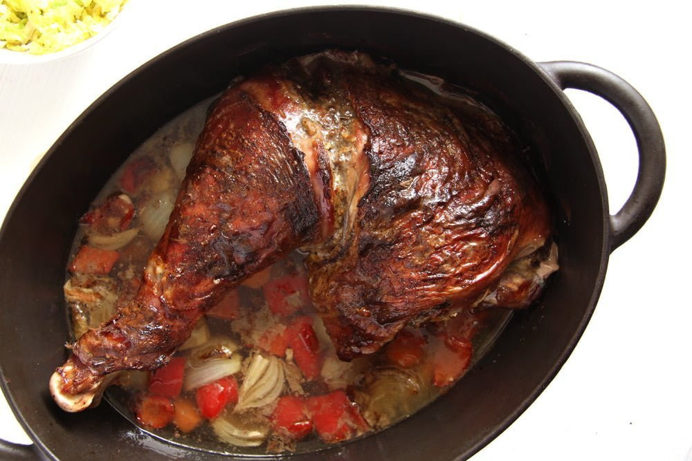 Turkey Legs In Oven
 Oven Slow Cooked Turkey Leg with Ve ables