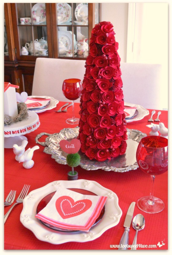 Valentine'S Day Dinner
 Decorating The Table For A Valentine 039 s Day Celebration