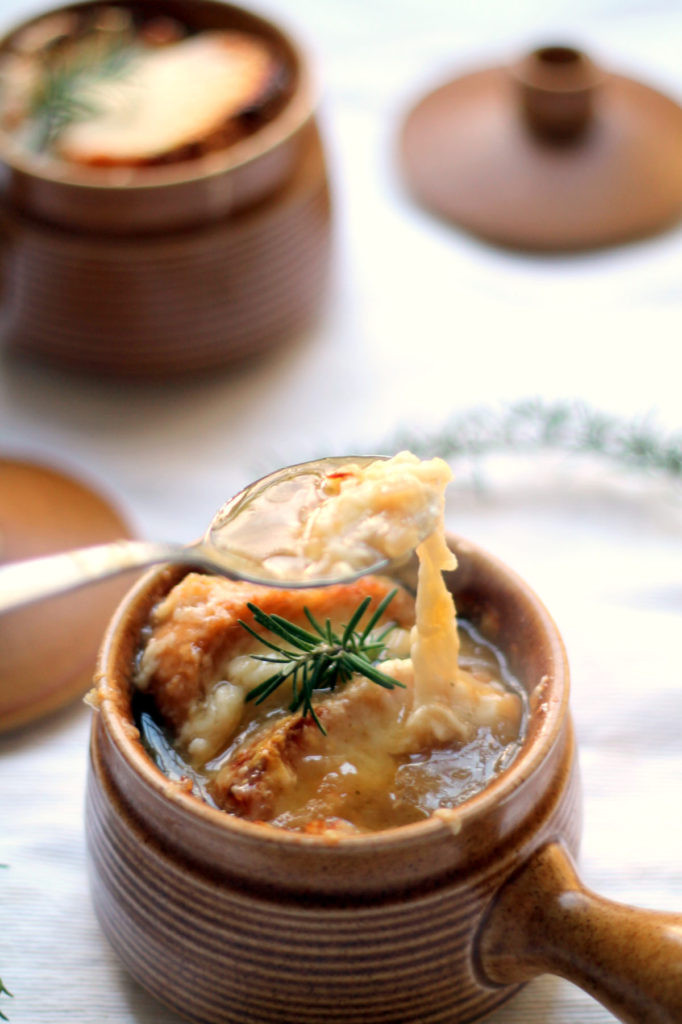 Vegan French Onion Soup
 Ve arian French ion Soup with Spiralized ions