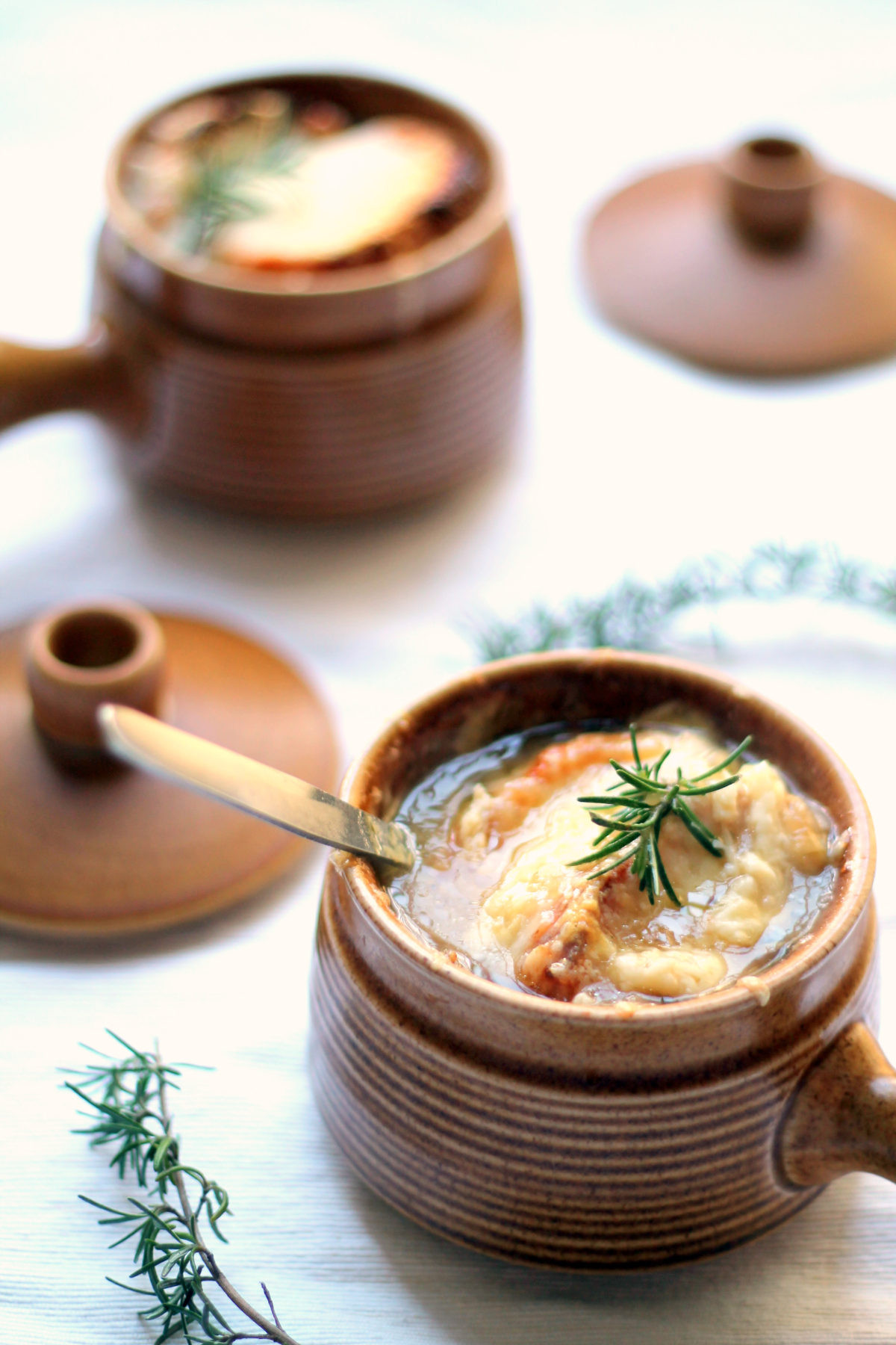 Vegan French Onion Soup
 Ve arian French ion Soup with Spiralized ions