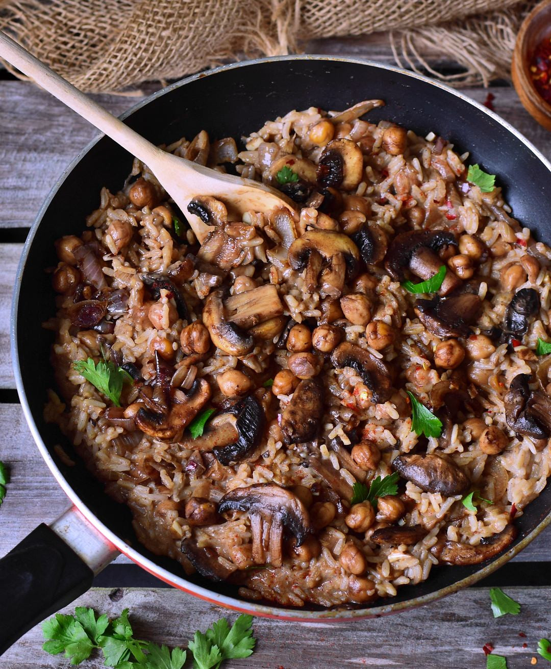 Vegan Mushroom Risotto
 Vegan mushroom risotto