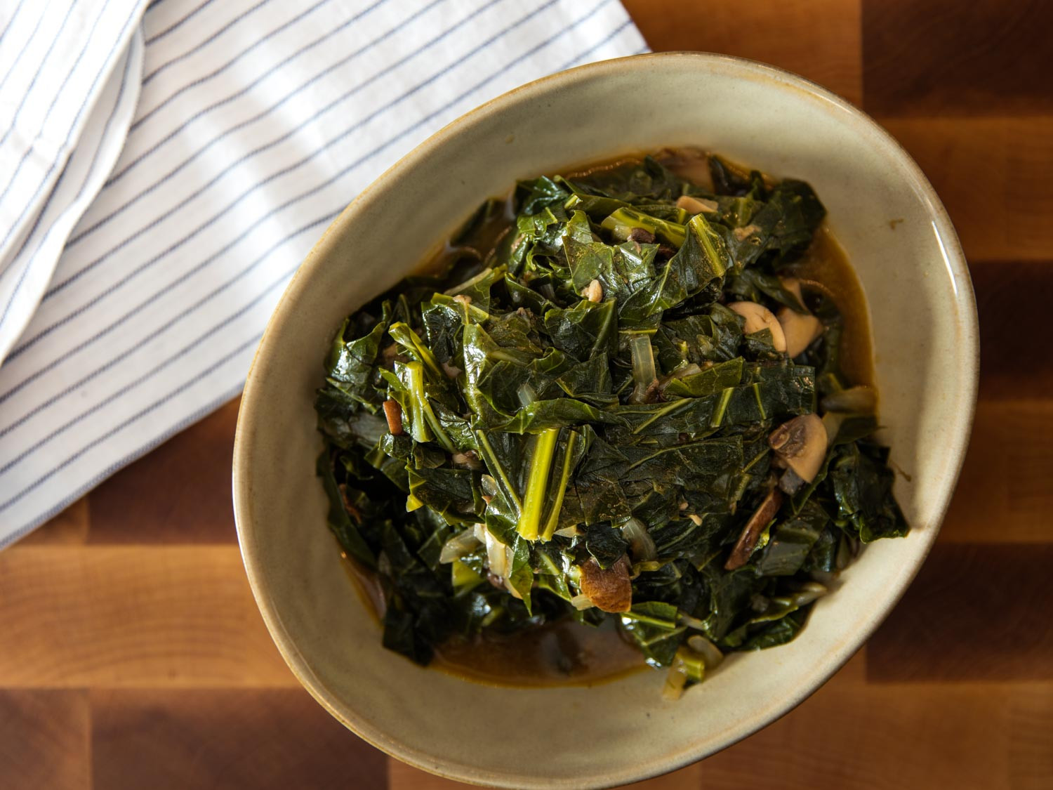 Vegetarian Collard Greens
 How to Make Rich and Smoky Collard Greens With or Without