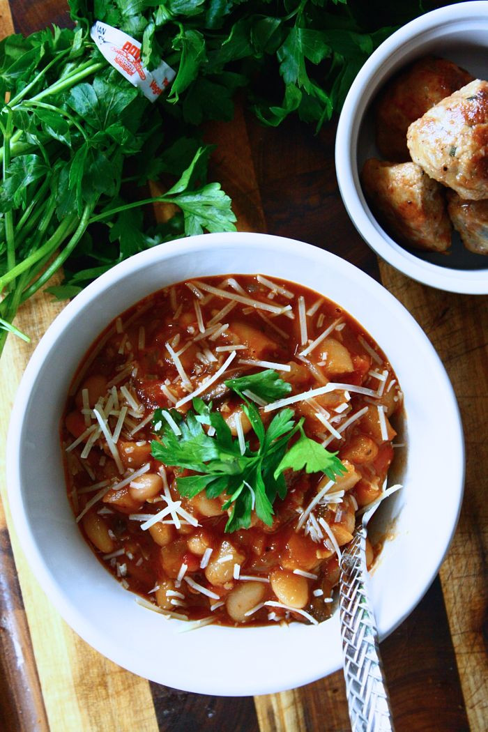 Vegetarian White Bean Chili
 Ve arian Chili with White Beans & Wild Mushrooms