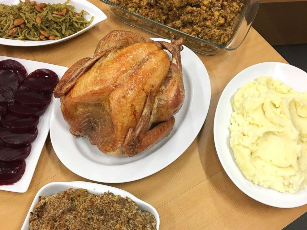 Walmart Thanksgiving Dinner
 Trying out 3 convenient meal options for Thanksgiving