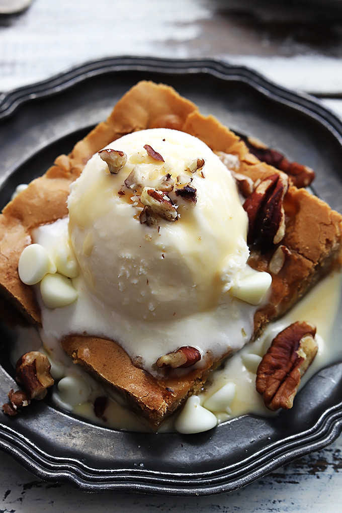 What Is A Blondie Dessert
 applebee s maple nut blon with cream sauce
