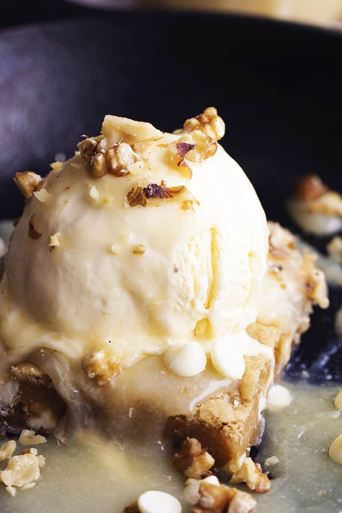 What Is A Blondie Dessert
 White Chocolate Blon s with Maple Cream Sauce Applebee