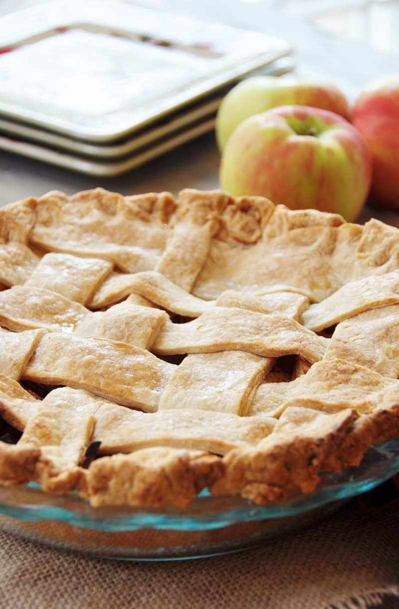 What Kind Of Apples For Apple Pie
 Homemade Apple Cinnamon Pie With a Flaky Vegan Pie Crust