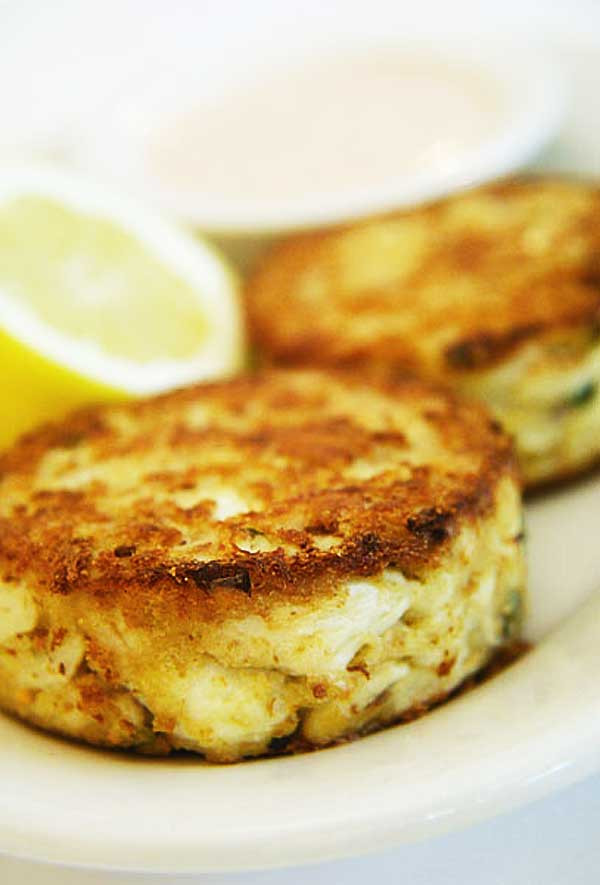 What To Eat With Crab Cakes
 Dining Chicago Eat this Crabcakes an American delicacy