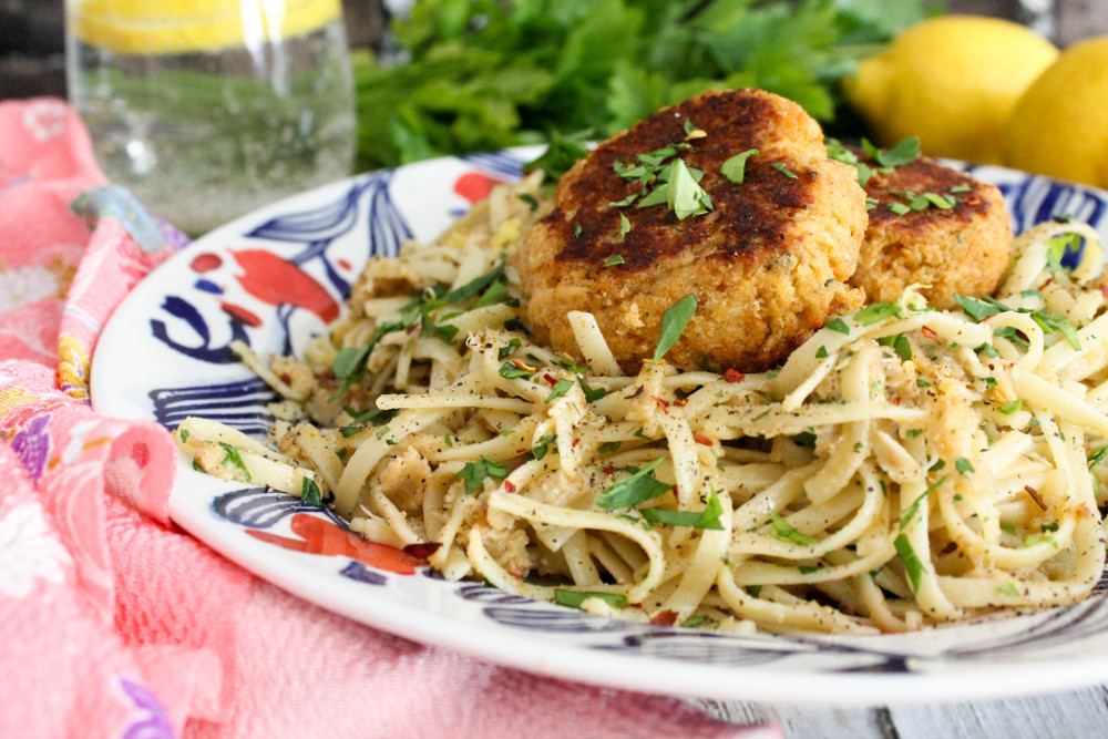 What To Eat With Crab Cakes
 Crab Cake Linguini Confessions of a Chocoholic