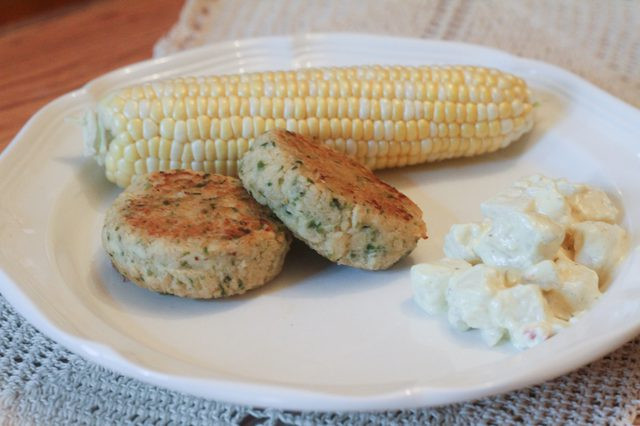 What To Eat With Crab Cakes
 What to Eat With Crab Cakes