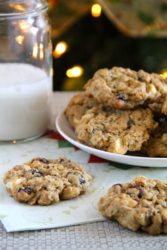 White Chocolate Cranberry Oatmeal Cookies
 chewy white chocolate cranberry oatmeal cookies