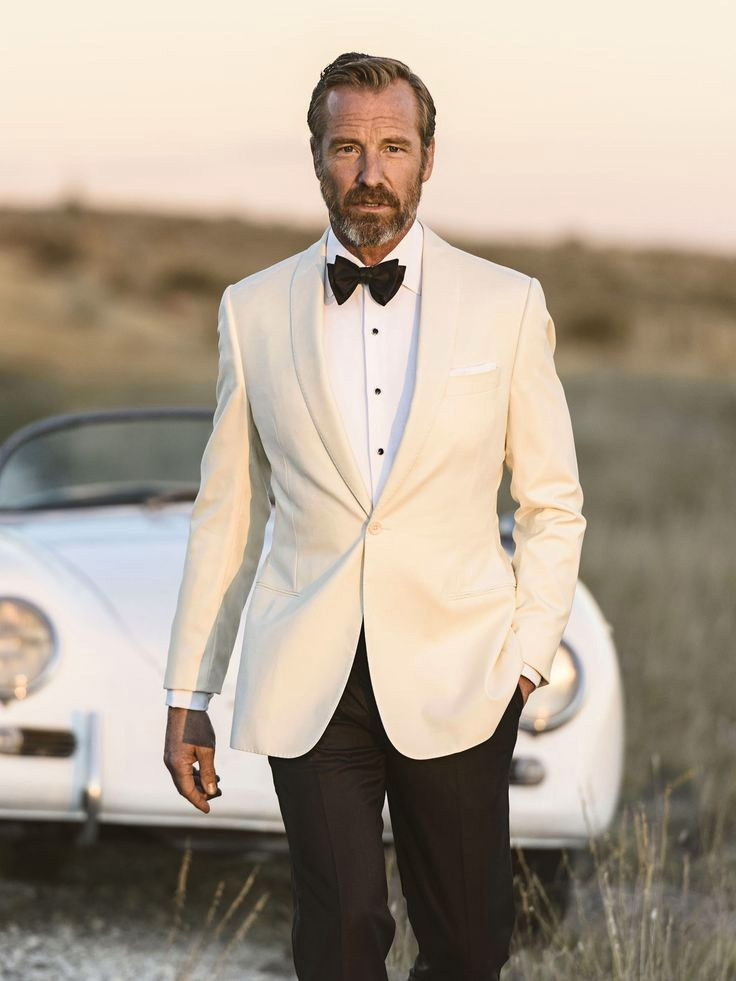 White Dinner Jacket
 Guide to the White Dinner Jacket – Gentlemans Digest