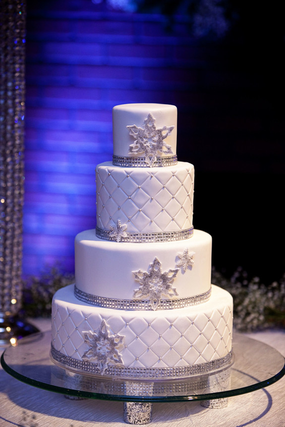 Winter Wedding Cakes
 A Beautiful Winter Wedding