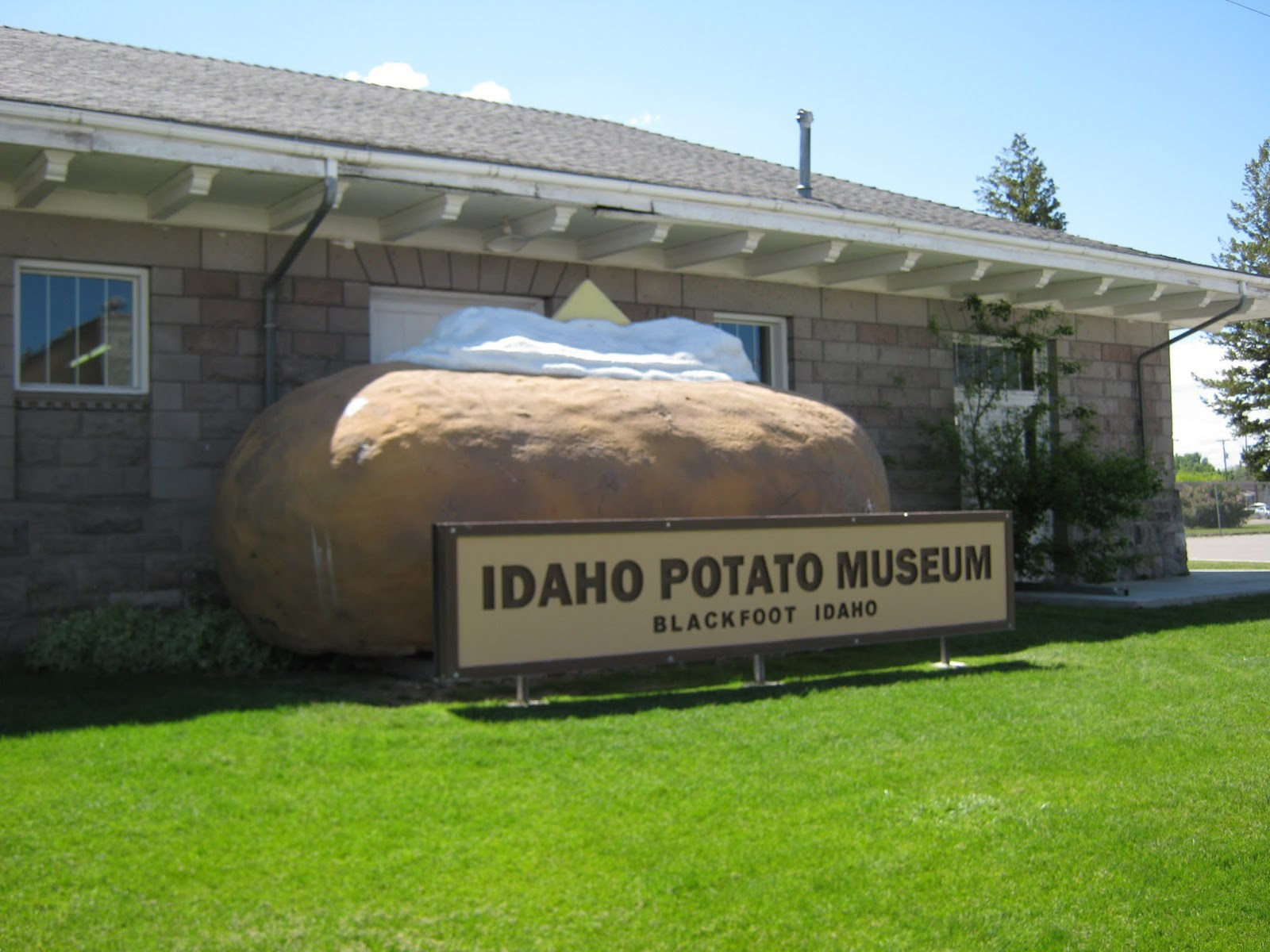 Worlds Biggest Potato
 Giant Statues of Things