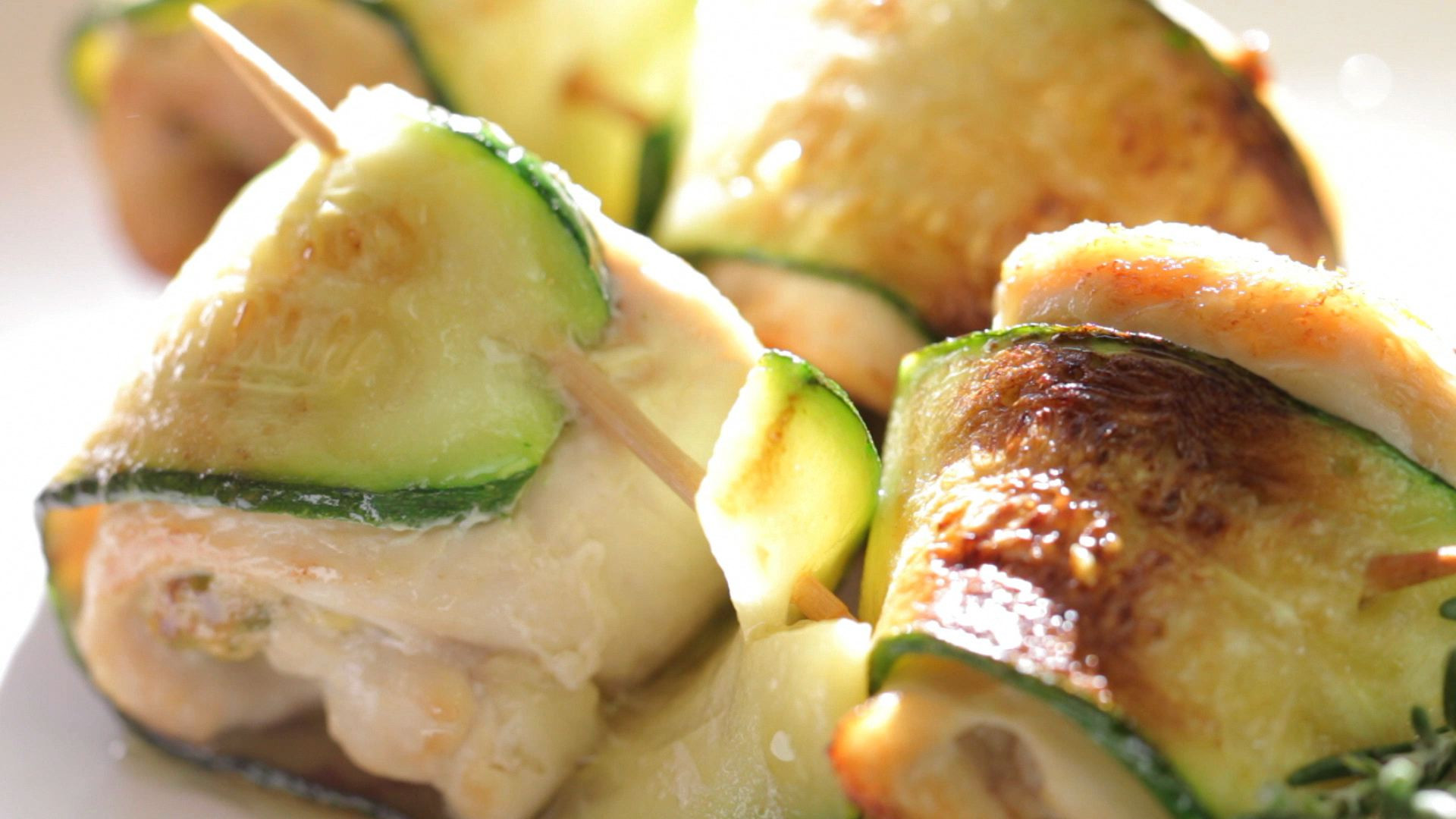 Zucchini And Chicken
 Chicken bites with zucchini and pistachio