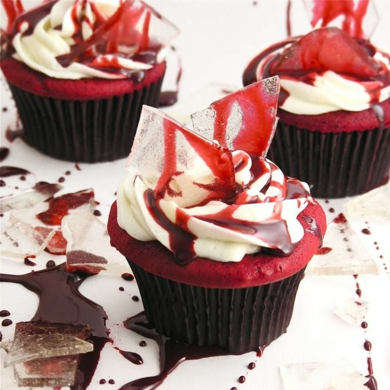 Bloody Halloween Cupcakes
 Kunstblut selber machen – originelle Dekoideen zu Halloween