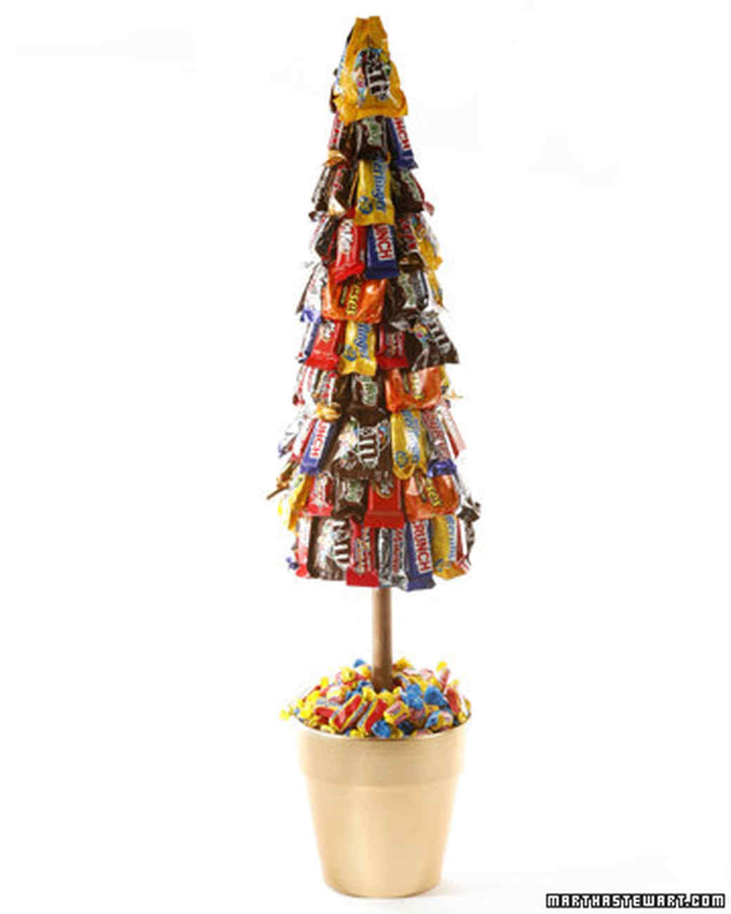 Candy Bar Christmas Tree
 Ultra Creative Candy Centerpieces to Sweeten the