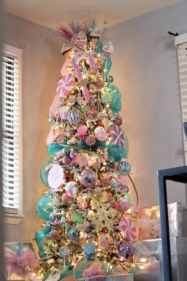 Candy Themed Christmas Tree
 Best 25 Candy land christmas ideas on Pinterest
