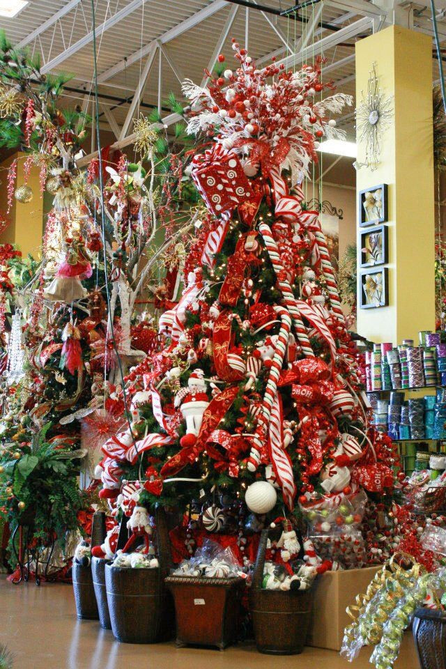 Candy Themed Christmas Tree
 23 Candy Cane Christmas Decor Ideas For Your Home Feed