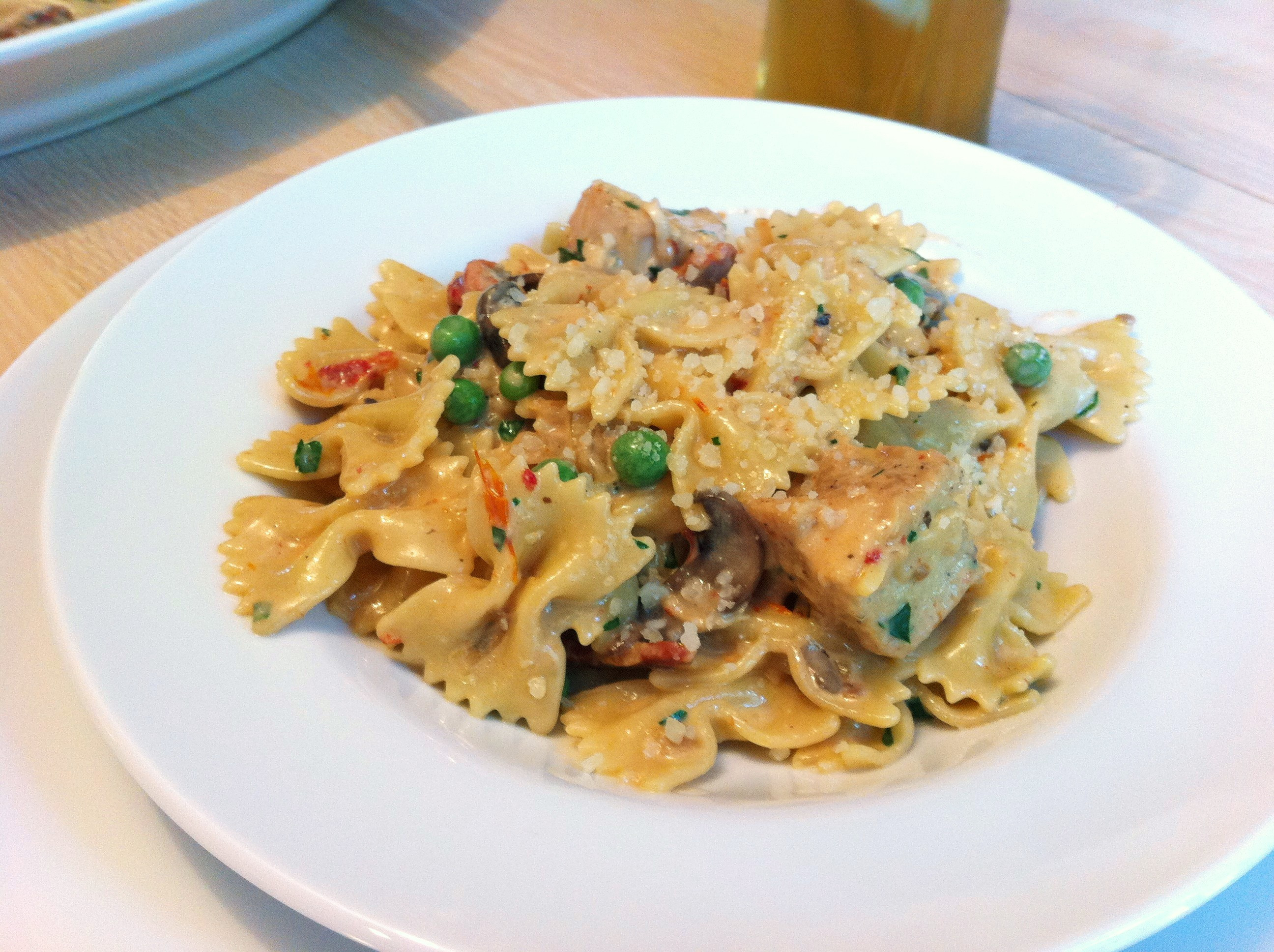 Cheesecake Factory Farfalle With Chicken And Roasted Garlic
 Chicken and Farfalle Pasta in a Roasted Garlic Cream Sauce