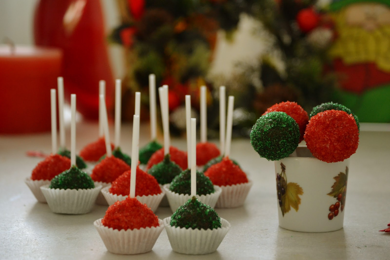Christmas Cake Pops Recipe
 Ohhthat by Tin Cake Pops for Christmas