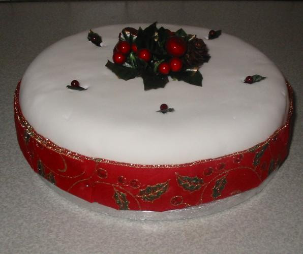 Christmas Cakes Icing
 Ice a Christmas Cake with ready roll icing Fully