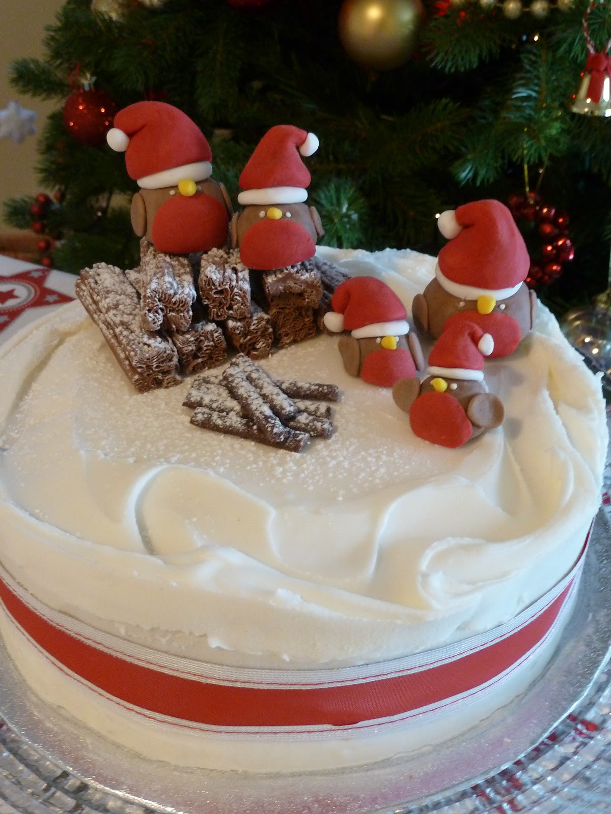 Christmas Cakes Icing
 Christmas Cake decorated with swirled royal icing