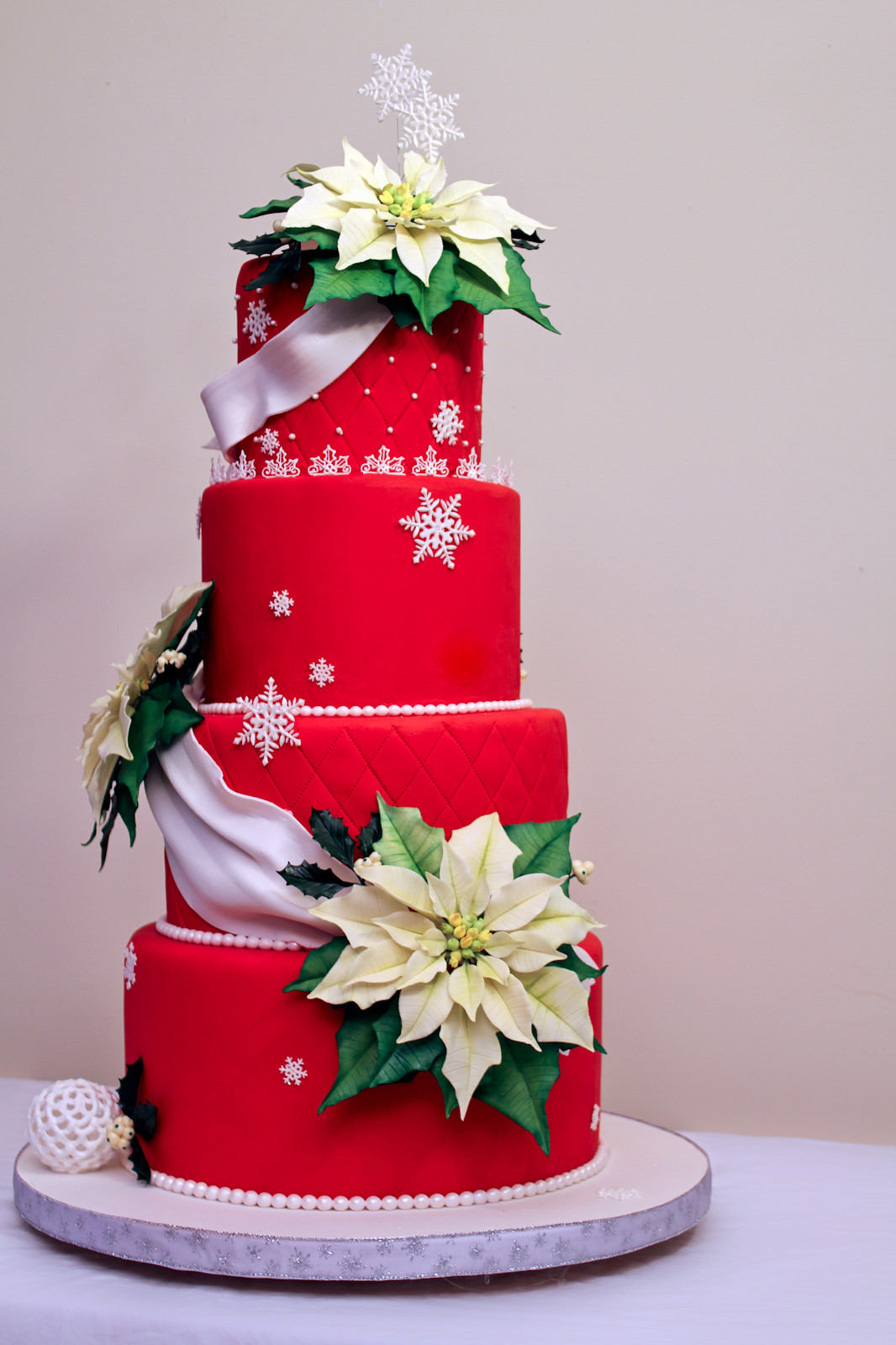 Christmas Cakes Pictures
 The Cake Engineer Holiday Poinsettia Cake