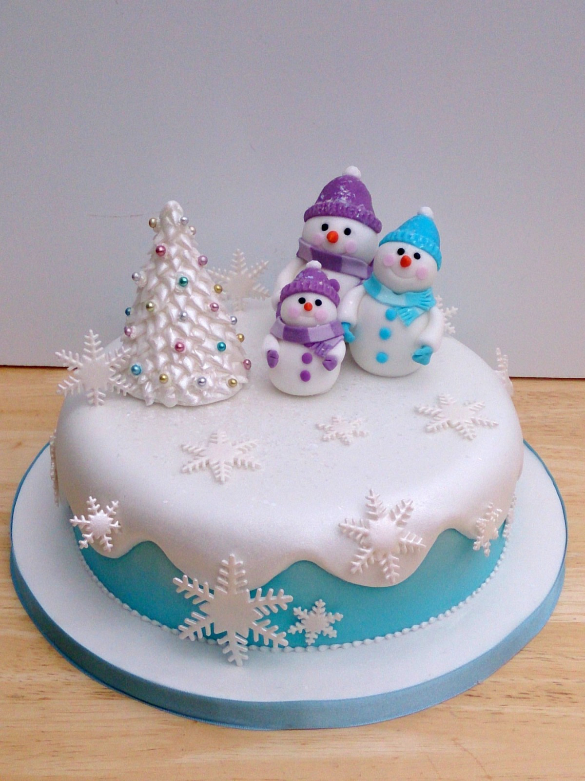 Christmas Cakes Pictures
 Snow Man and Family Novelty Christmas Cake Susie s Cakes