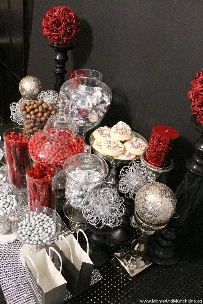 Christmas Candy Bar Ideas
 Holiday Candy Bar Ideas Moms & Munchkins