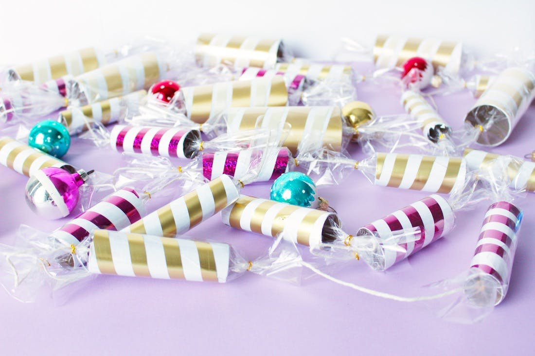 Christmas Candy Garland
 How to Make Holiday Christmas Candy Garland