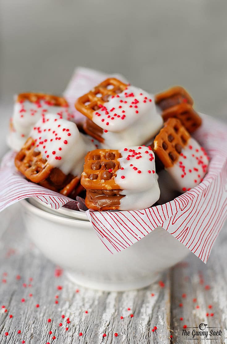 Christmas Candy Recipes Pinterest
 Candy Bar Pretzel Bites