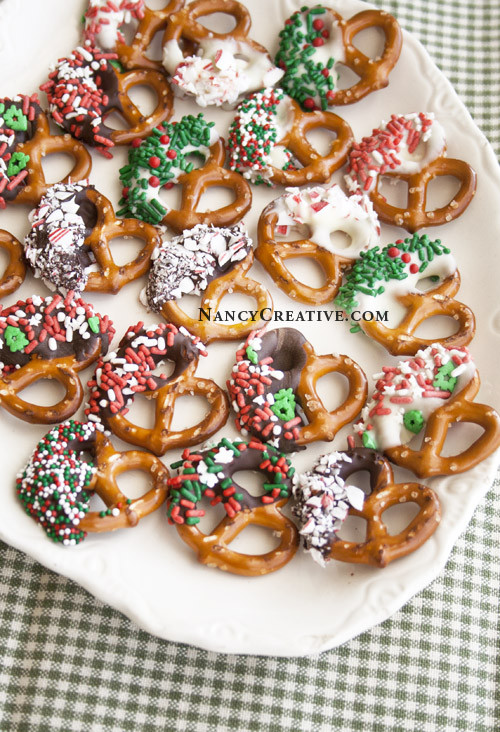 Christmas Chocolate Dipped Pretzels
 Christmasy Chocolate Dipped Pretzels