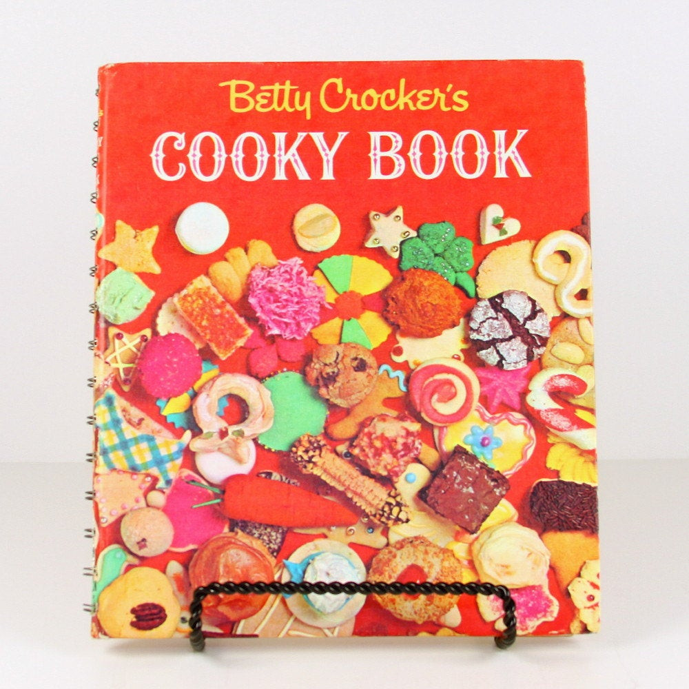 Christmas Cookies Book
 Betty Crockers Christmas Cookies Vintage Cook Book