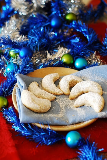 Christmas Crescent Cookies
 Almond crescent Christmas cookies