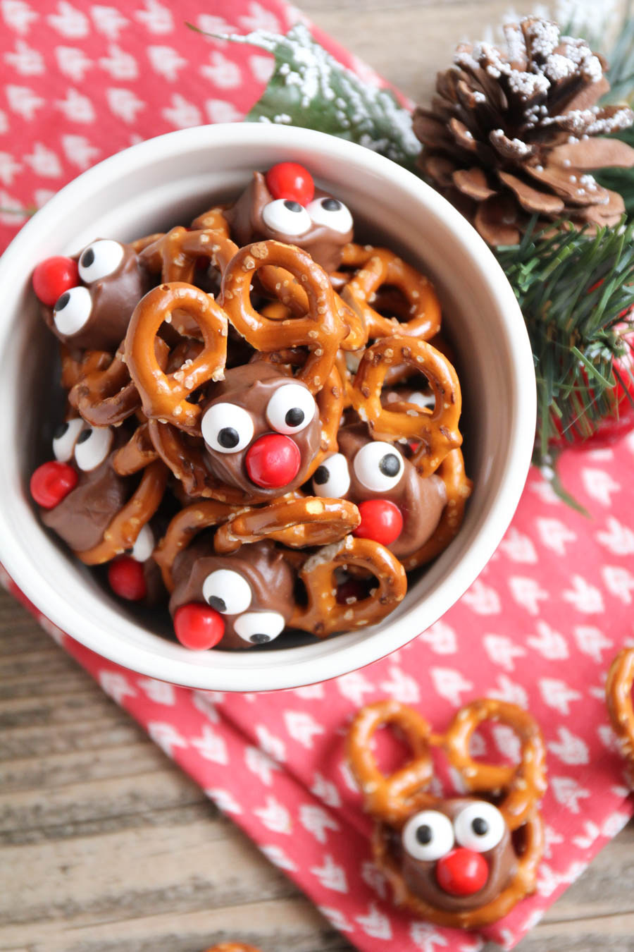 Christmas Pretzels Recipes
 25 Fun Christmas Treat Ideas – Fun Squared