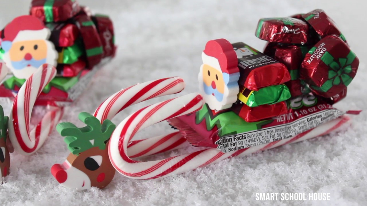 Christmas Sleigh Made Out Of Candy
 How to Make a Candy Sleigh