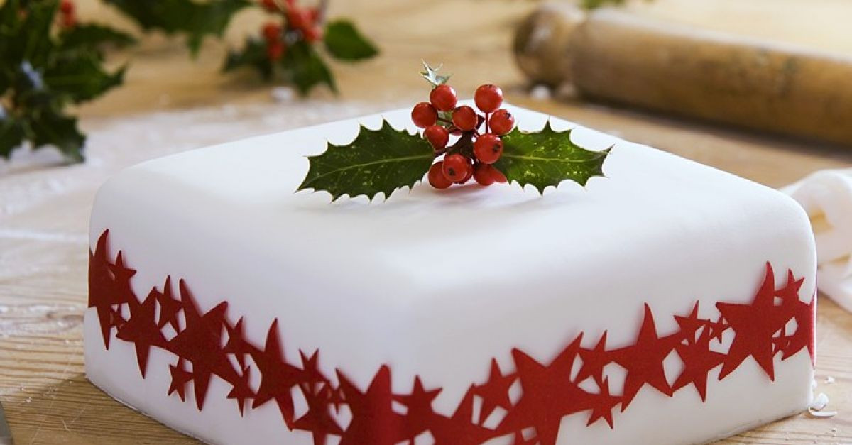 Christmas Spice Cake
 Christmas Spice Cake with Fondant Recipe