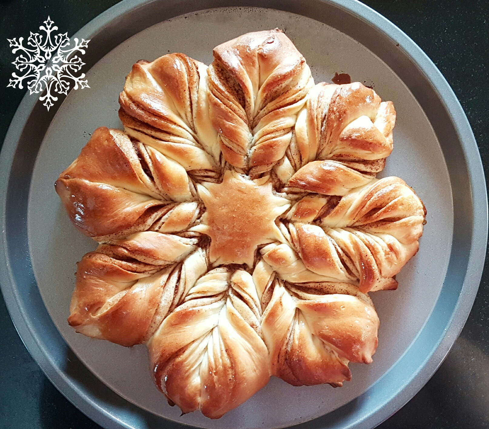 Christmas Star Bread
 Christmas Star Cinnamon Bread – toxicbaker