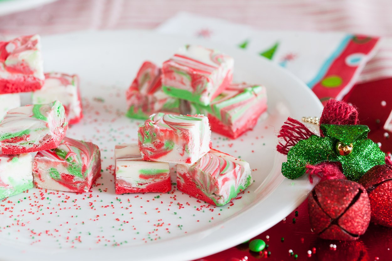 Christmas Swirl Fudge
 3 Ingre nt Christmas Swirl Fudge