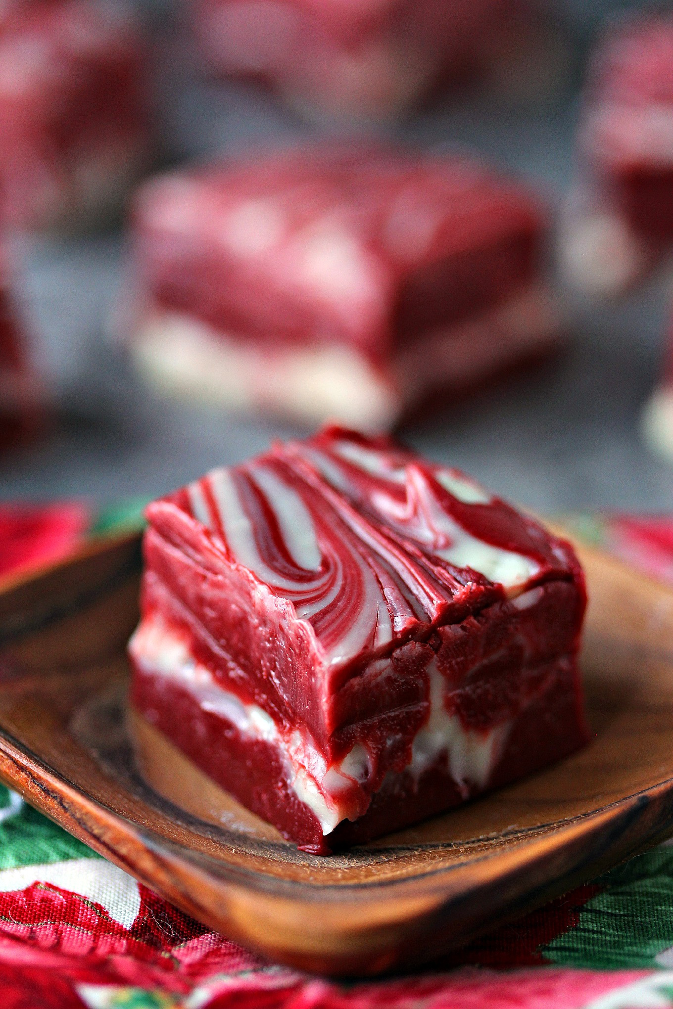 Christmas Swirl Fudge
 Red Velvet Swirl Fudge 4 Ingre nts