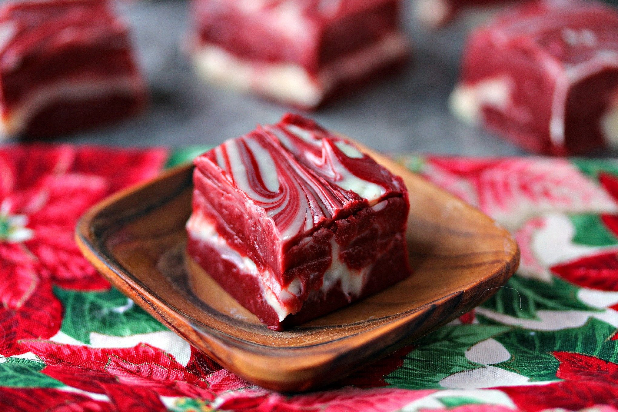 Christmas Swirl Fudge
 Red Velvet Swirl Fudge 4 Ingre nts