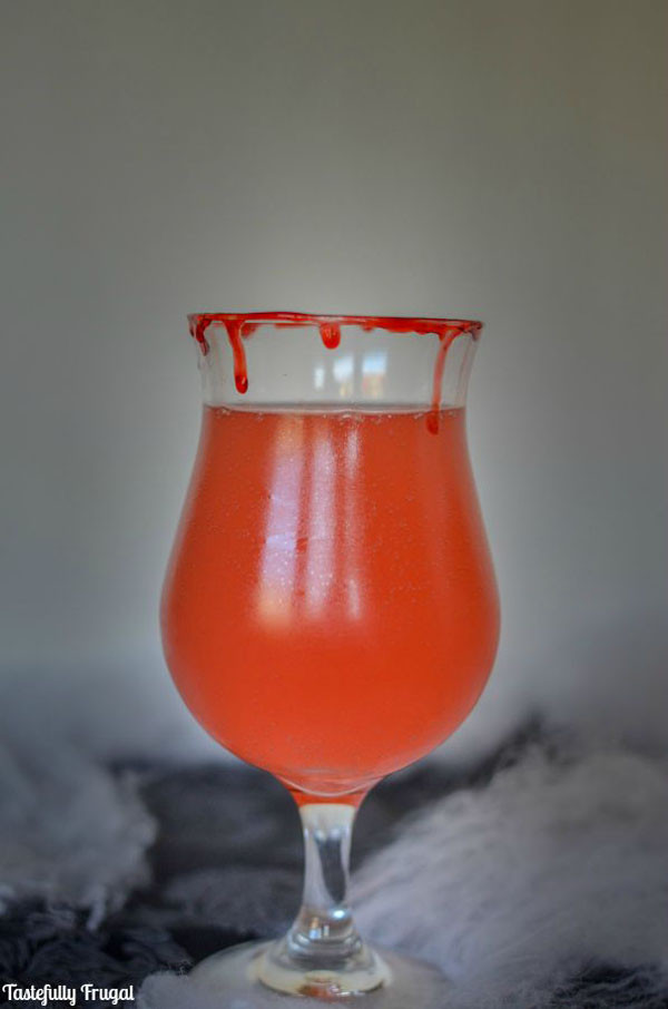 Cool Halloween Drinks
 Cool Dracula Punch Halloween Drink onecreativemommy